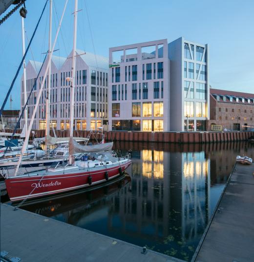 Klapy oddymiające w obiekcie hotelowym Klapy oddymiające w obiekcie hotelowym