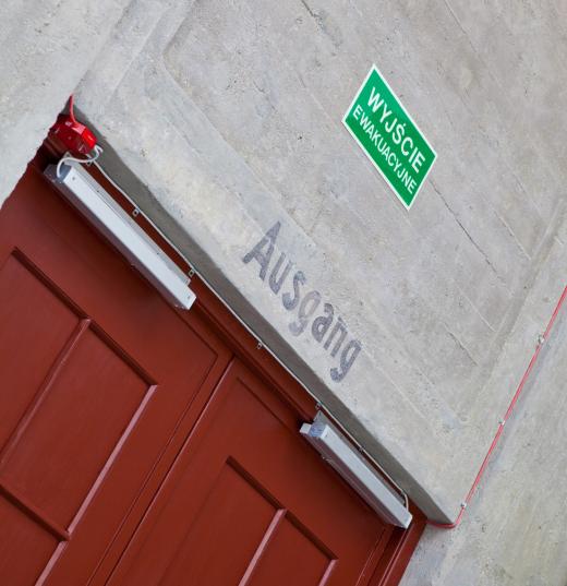 Drzwi wyposażone w napędy drzwiowe Drzwi wyposażone w napędy drzwiowe